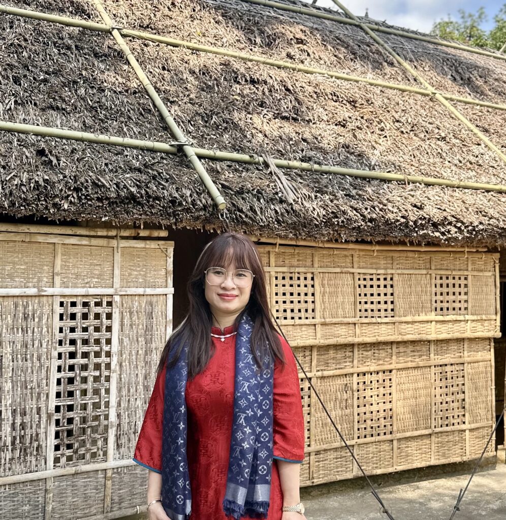 Gia đình mình thật sự biết ơn thầy người đã đồng hành cùng con mình trong hành trình học tập đầy thử thách. Trước khi học thêm với thầy, con chỉ ở mức trung bình, thiếu tự tin và hay nản lòng với môn Toán. Nhưng sau một thời gian ngắn học thêm, con đã có sự thay đổi rõ rệt, không chỉ về điểm số mà còn về thái độ học tập.Từ học sinh trung bình lên khá rồi dần đạt điểm giỏi trong các bài kiểm tra.